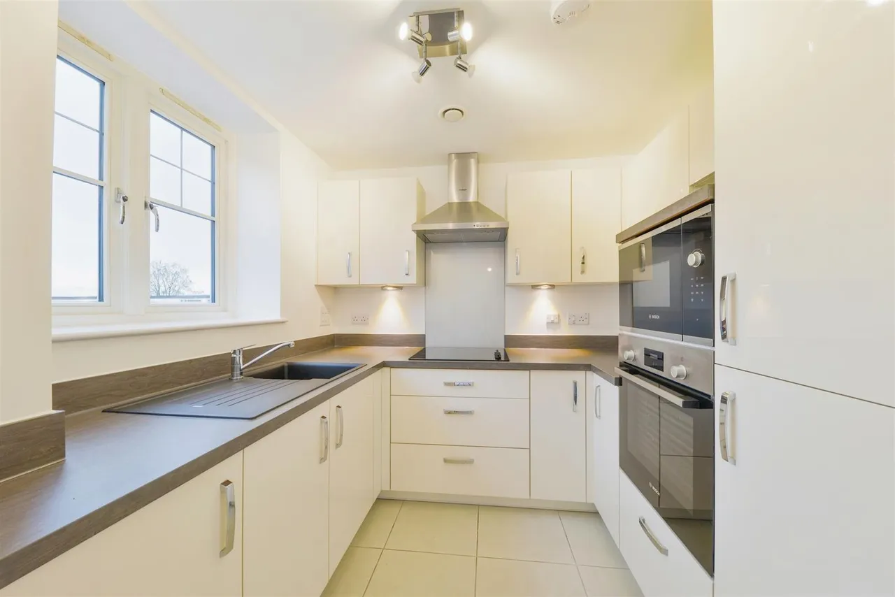 Great North Road, Hatfield, AL9, photo 9