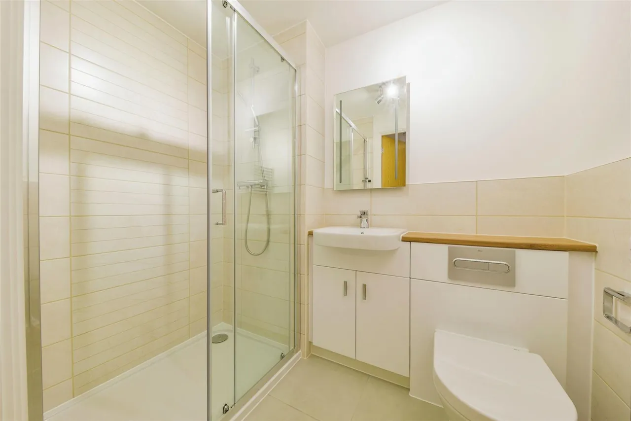 Great North Road, Hatfield, AL9, photo 17