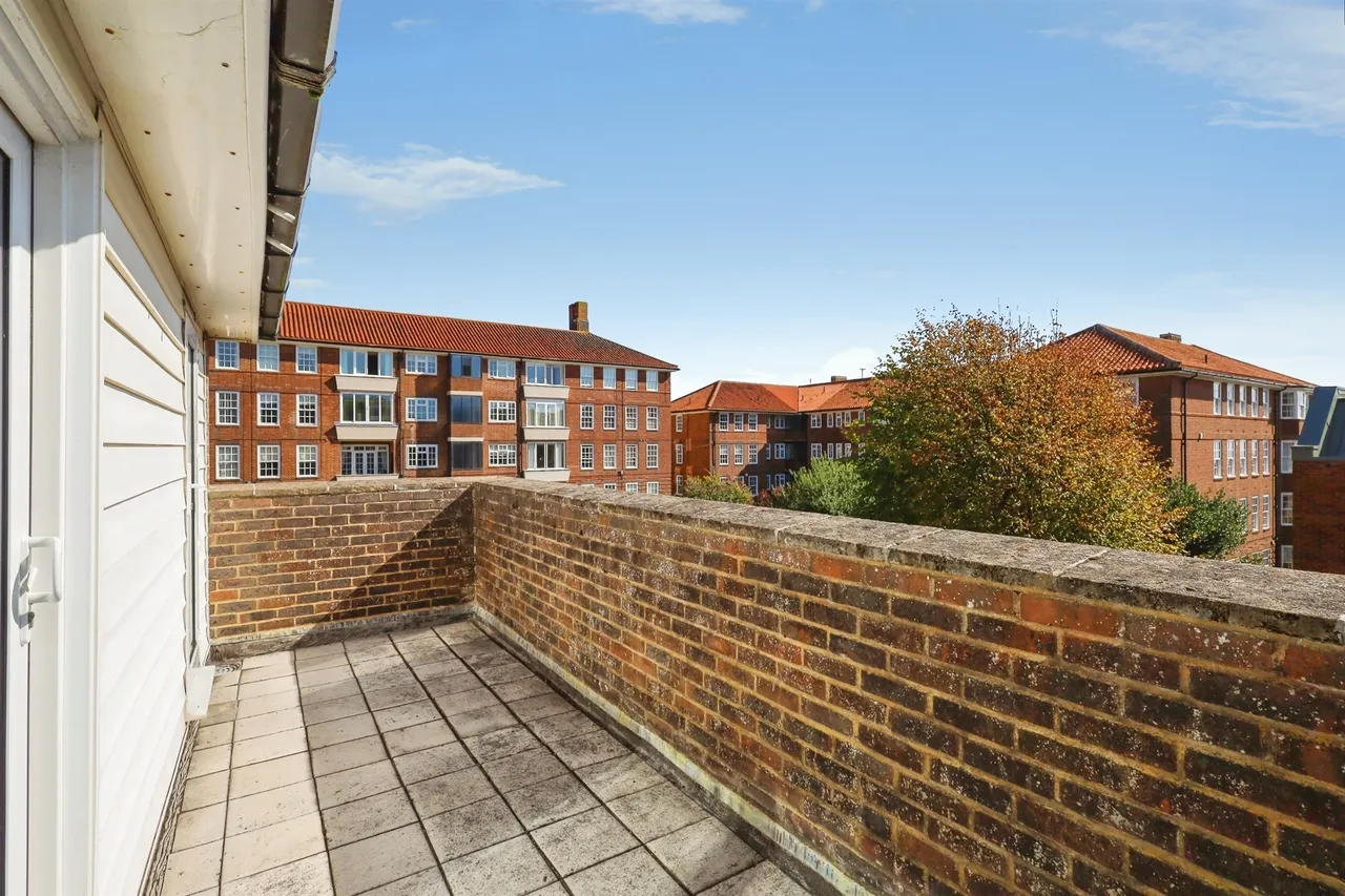 Chesterfield Gardens, Eastbourne, BN20, photo 15