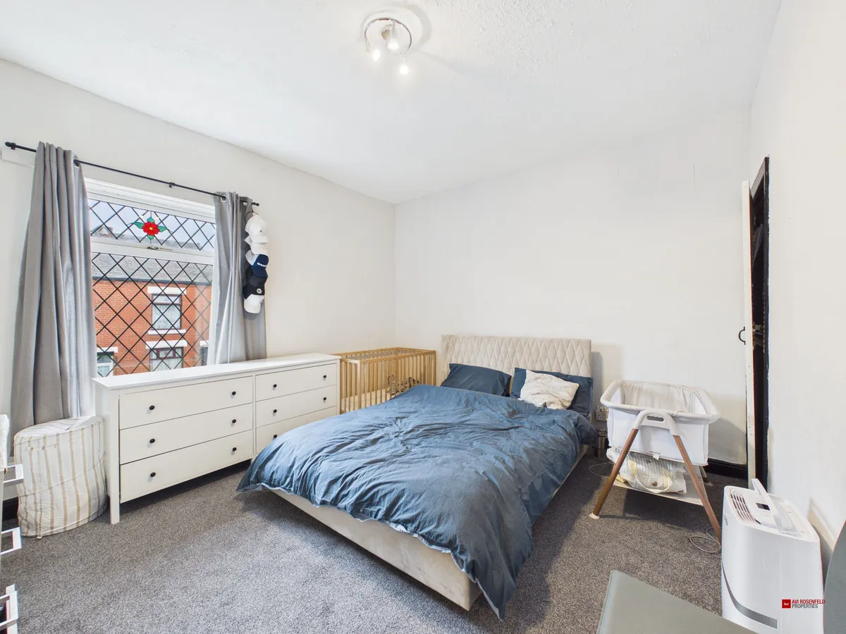 Oldham, OL2, photo 12