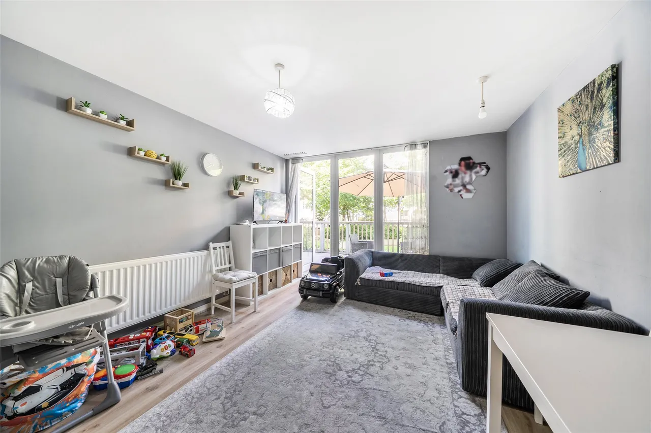 Capitol Way, London, NW9 0AU, photo 2