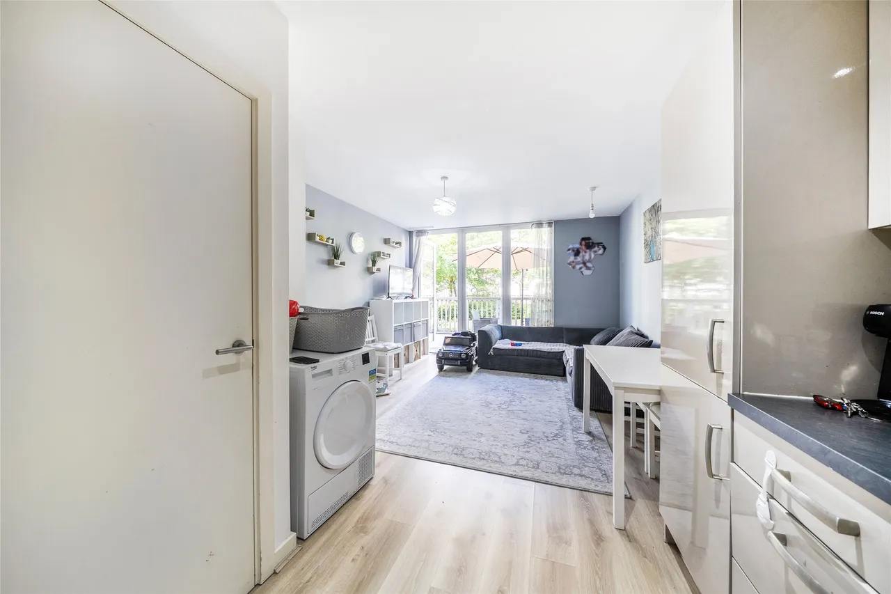 Capitol Way, London, NW9 0AU, photo 9