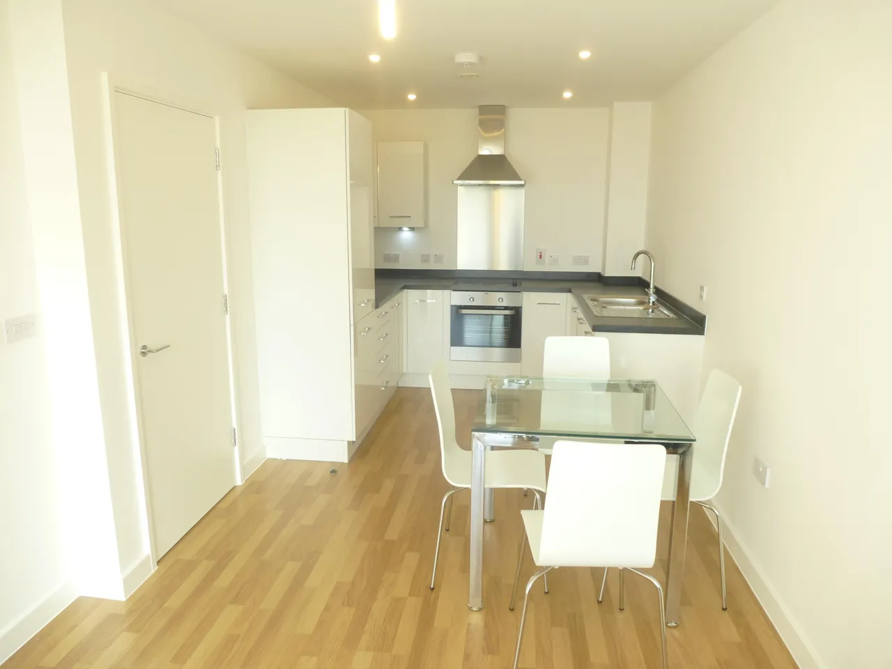 Bloemfontein Road, London, W12, photo 10
