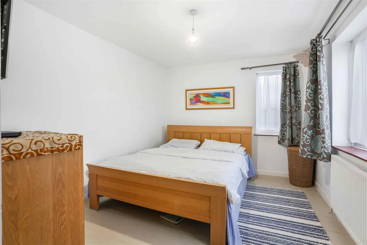 Cheyham Gardens, South Cheam, Sutton, SM2 7NH, photo 12