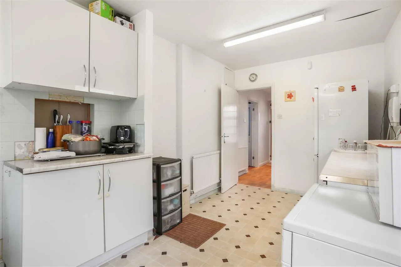 Cheyham Gardens, South Cheam, Sutton, SM2 7NH, photo 7