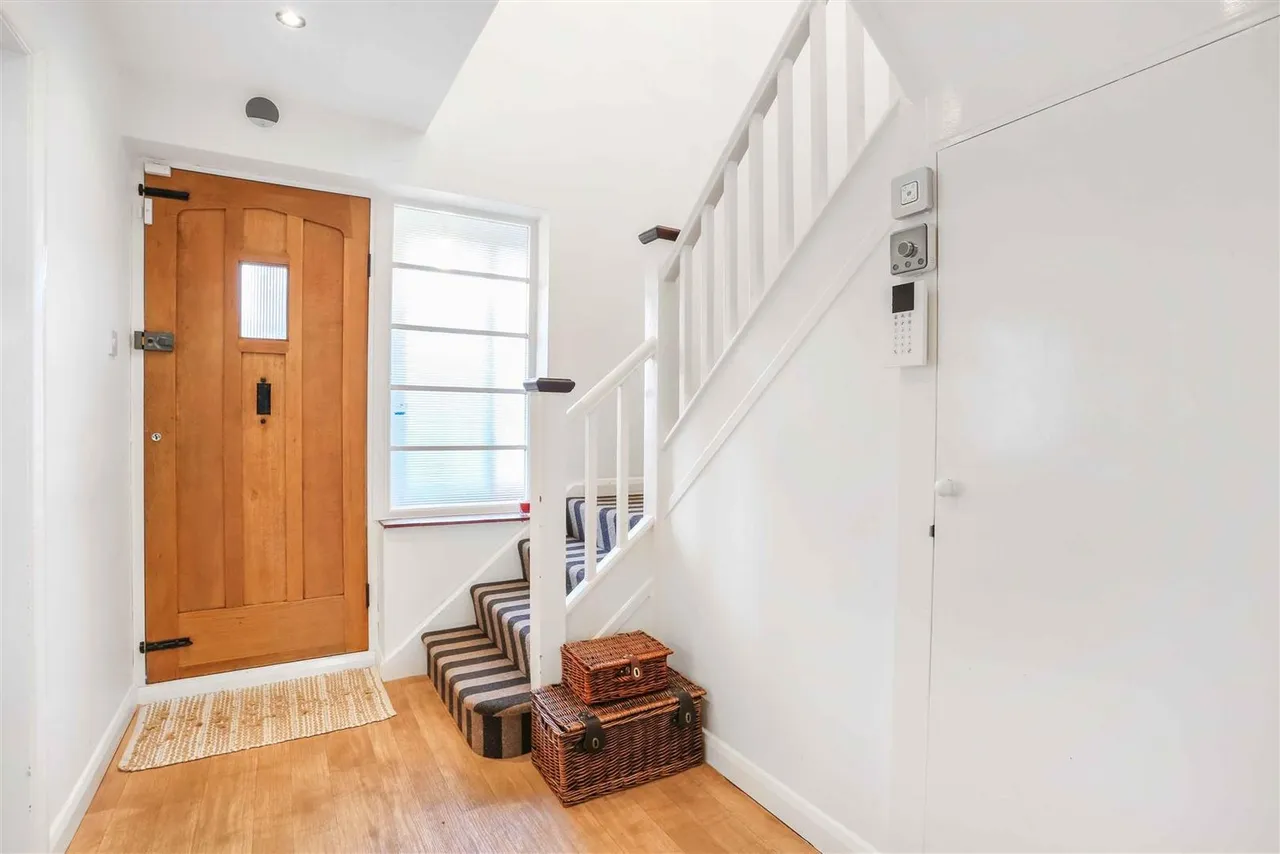 Cheyham Gardens, South Cheam, Sutton, SM2 7NH, photo 9