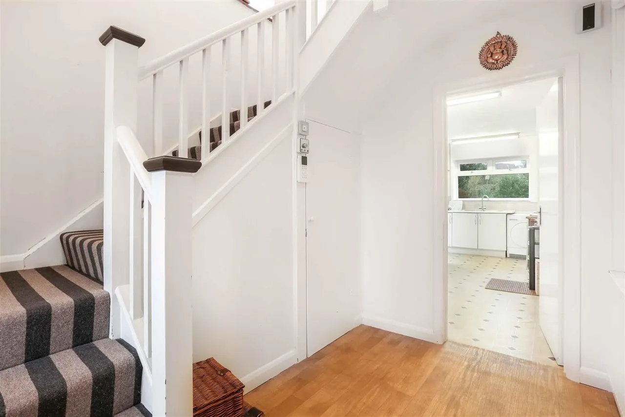 Cheyham Gardens, South Cheam, Sutton, SM2 7NH, photo 10
