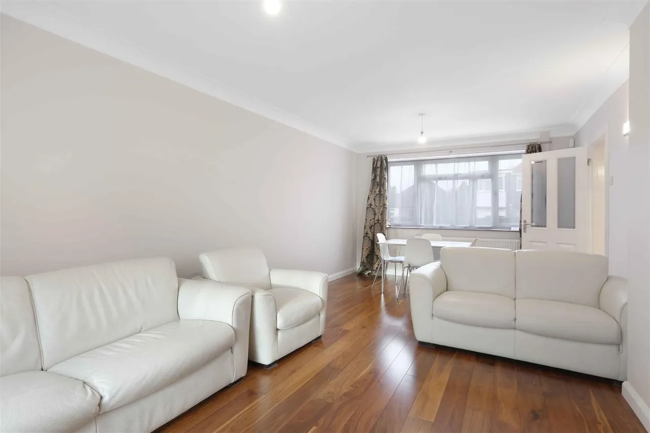Cheyham Gardens, South Cheam, Sutton, SM2 7NH, photo 2