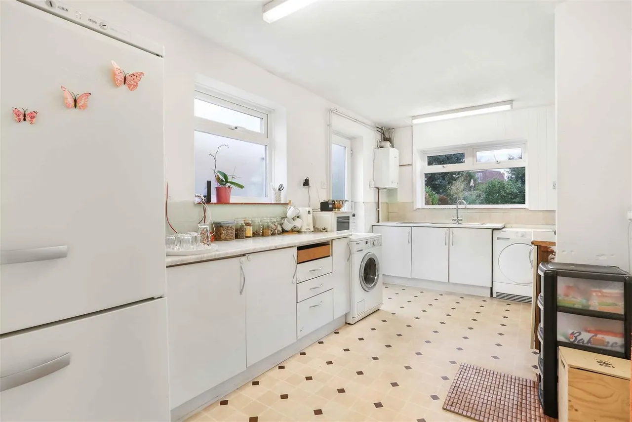 Cheyham Gardens, South Cheam, Sutton, SM2 7NH, photo 6