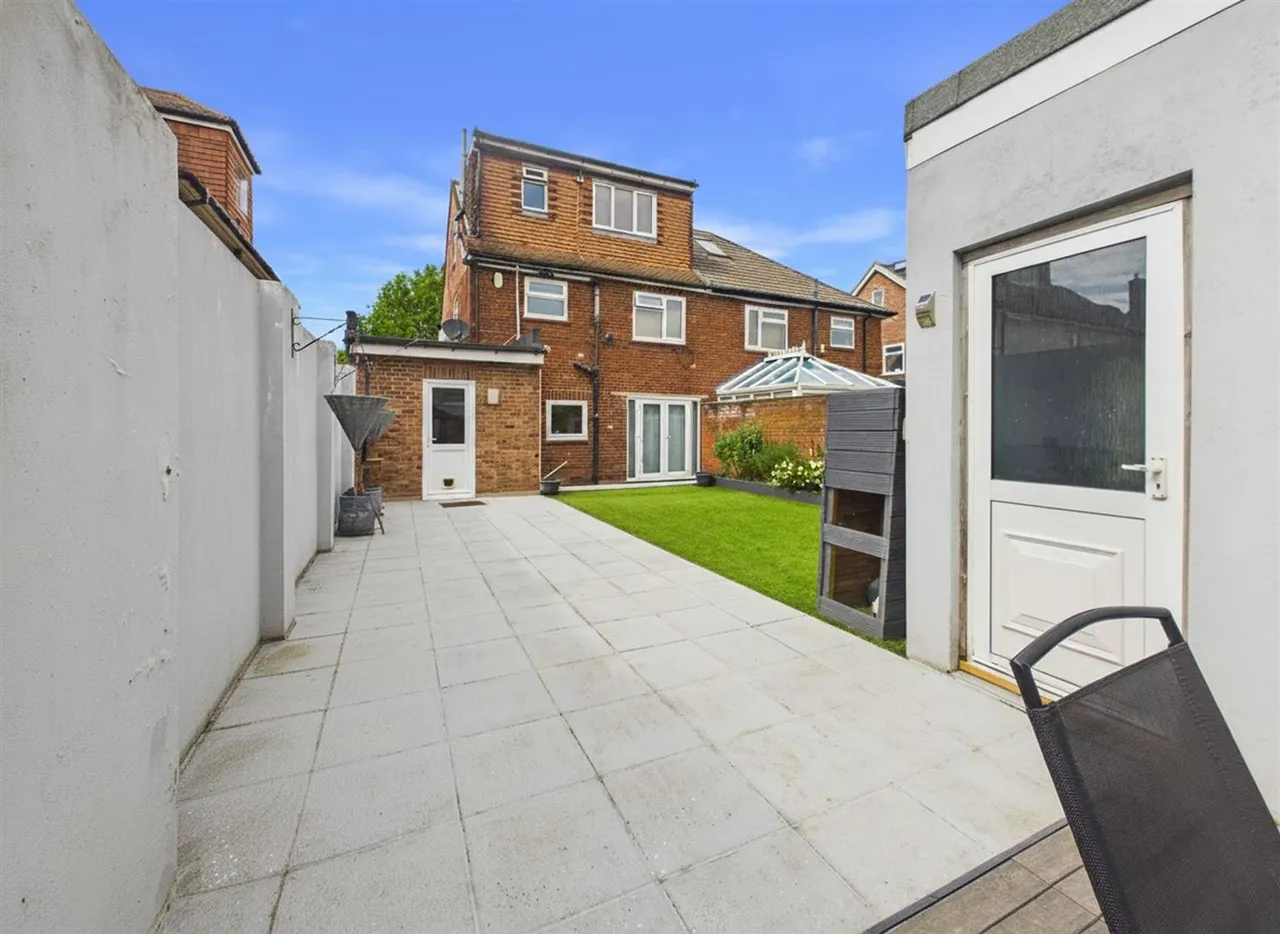Trevor Crescent, Ruislip, Middlesex, HA4 6NB, photo 18