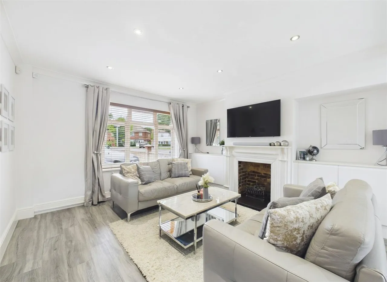 Trevor Crescent, Ruislip, Middlesex, HA4 6NB, photo 2