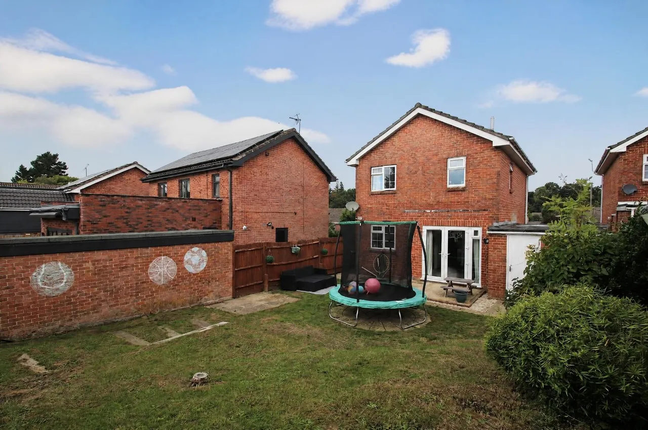 The Spinney, Bishopstoke, Eastleigh, SO50 8PF, photo 12