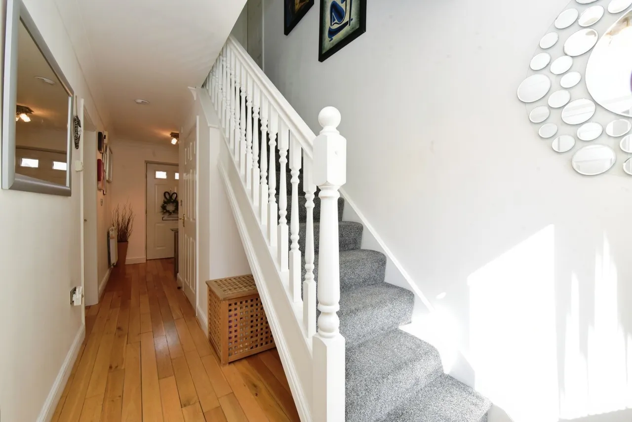St. Matthews Close, Renishaw, Sheffield, Derbyshire, S21, photo 4