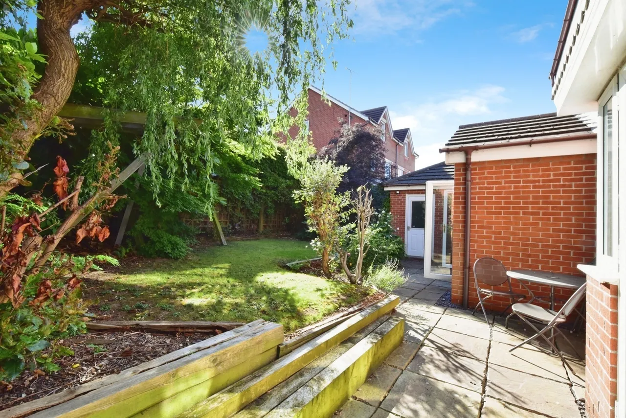 St. Matthews Close, Renishaw, Sheffield, Derbyshire, S21, photo 20