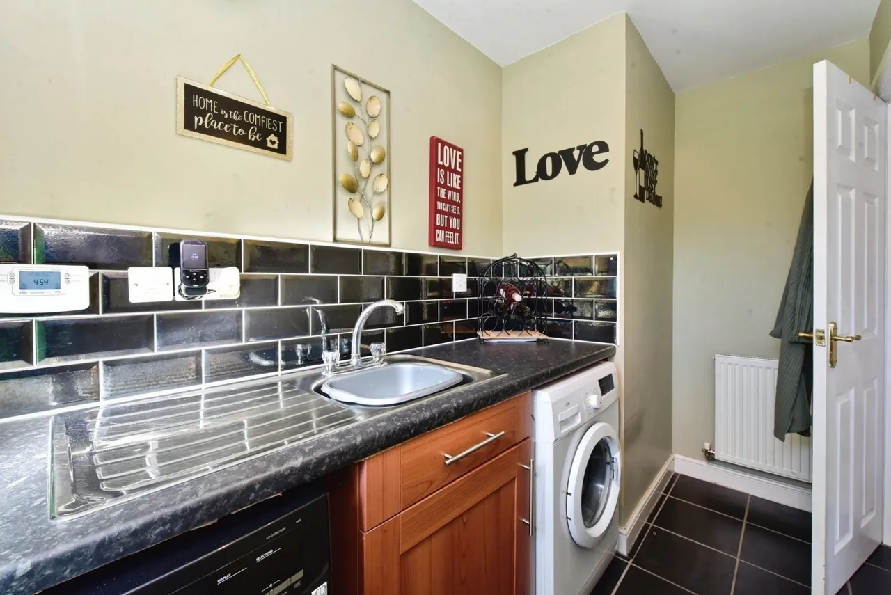 St. Matthews Close, Renishaw, Sheffield, Derbyshire, S21, photo 5