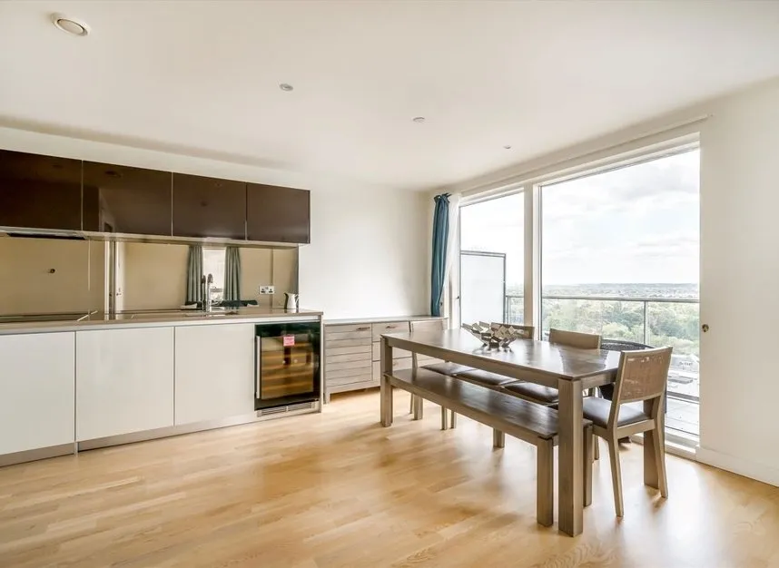 Pump House Crescent, Brentford, TW8, photo 4