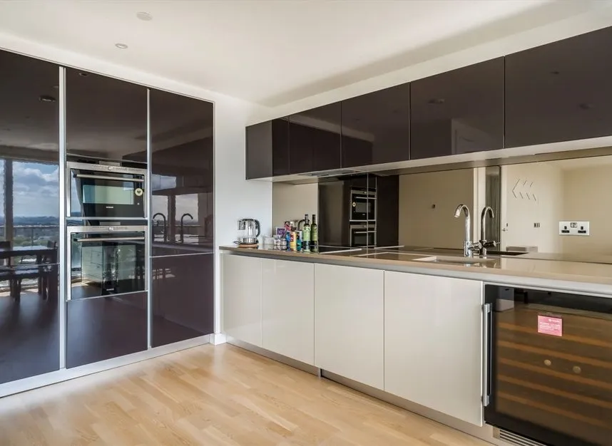 Pump House Crescent, Brentford, TW8, photo 3
