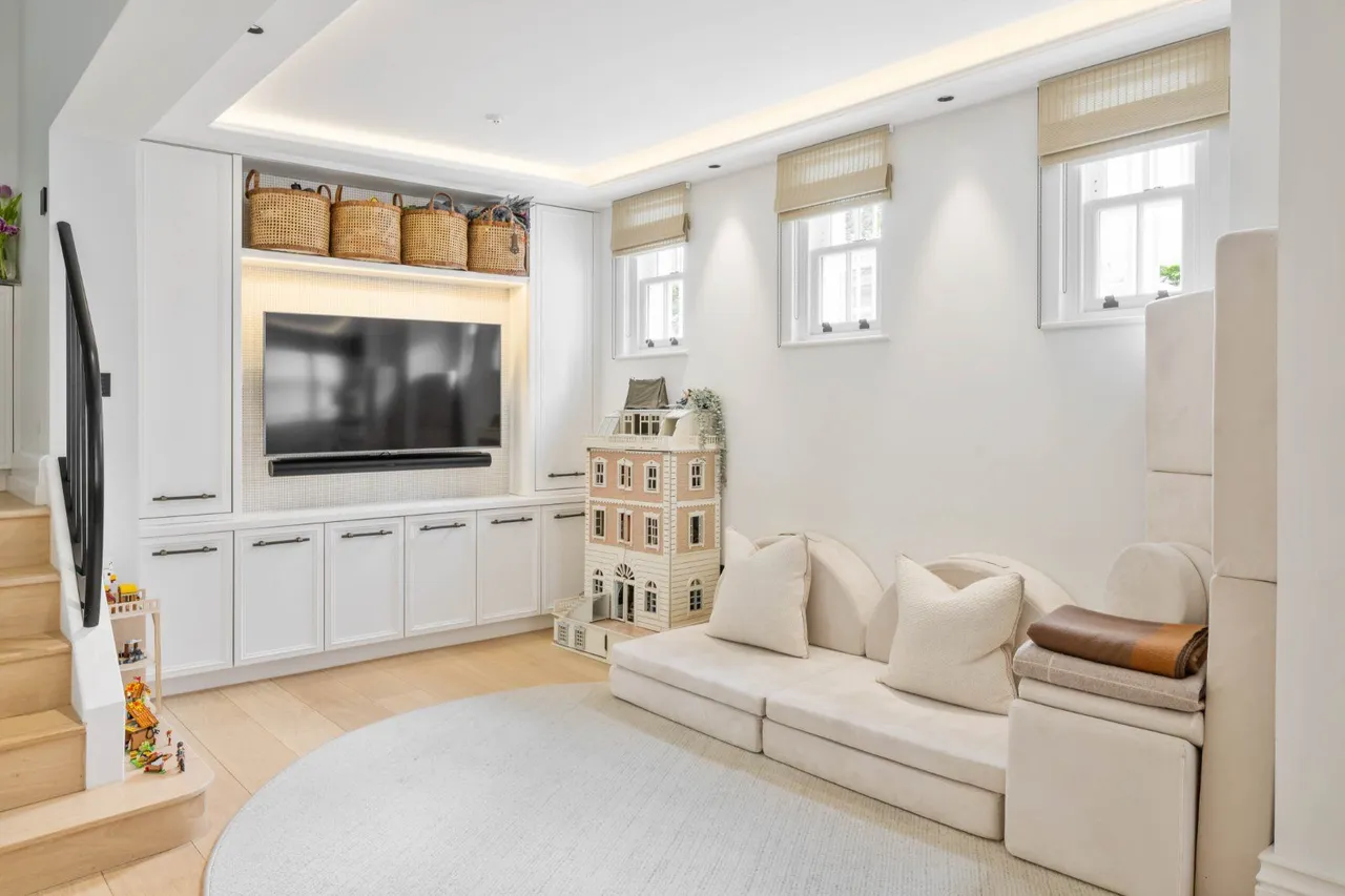 Campden Hill Road, Kensington, London, W8 7AR, photo 7