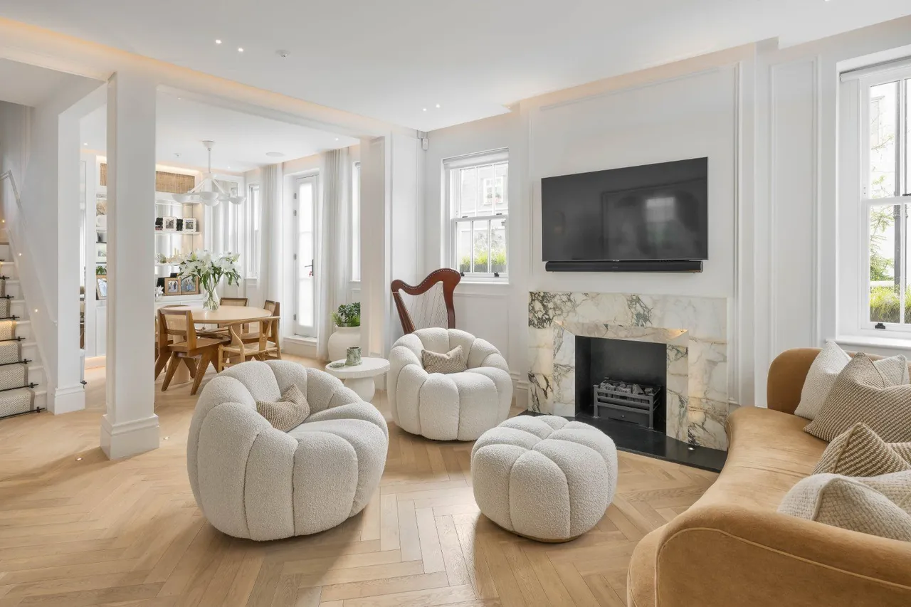 Campden Hill Road, Kensington, London, W8 7AR, photo 2