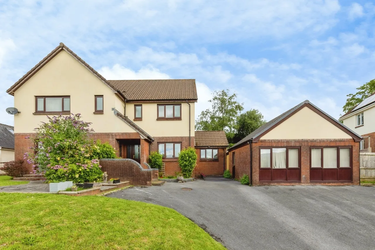 5 bed house for sale, Bryn Tirion, Pontyberem, SA15