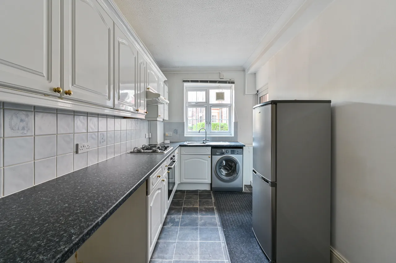 2 Anderson House, Fountain Road, London, photo 3