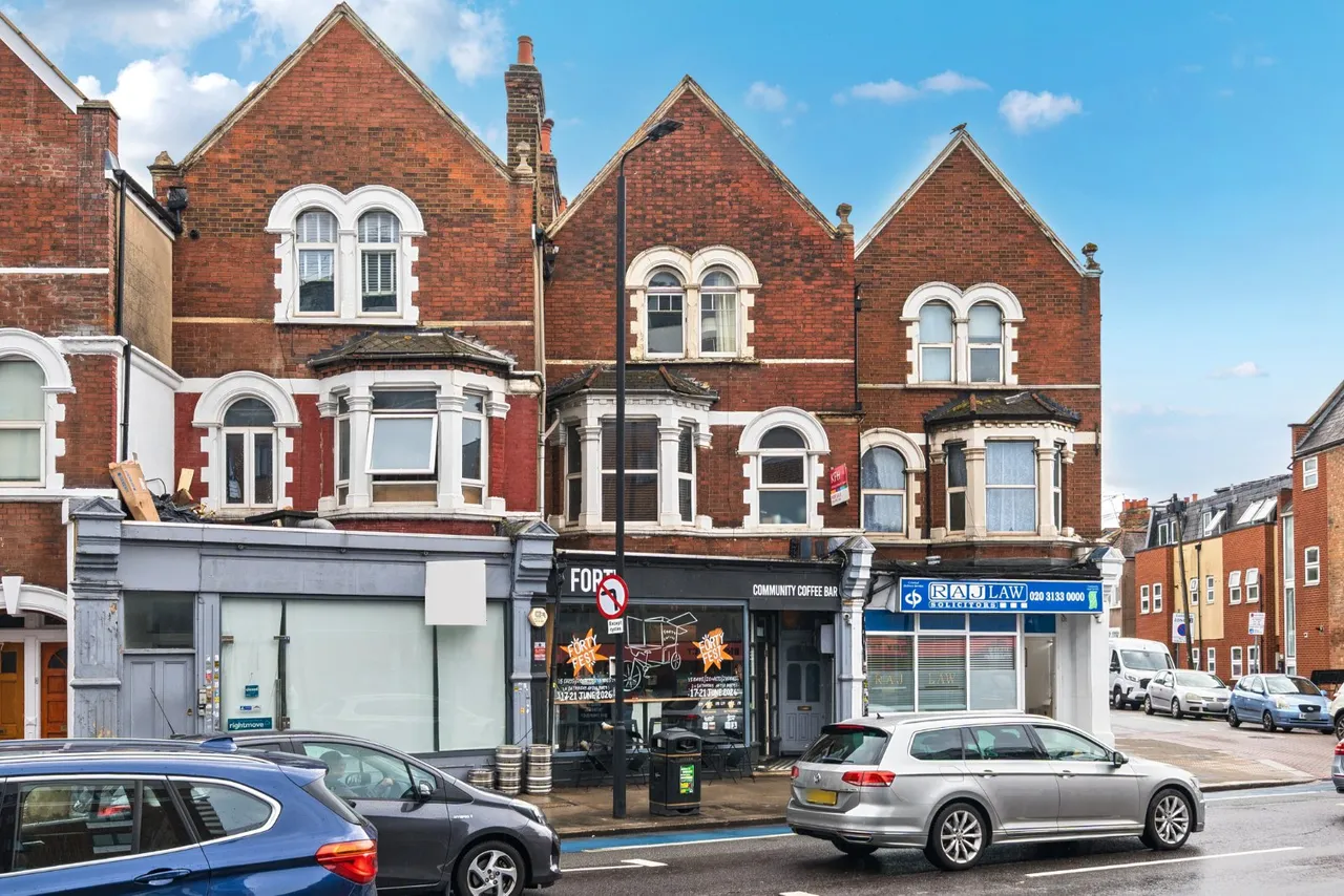 Tooting High Street, Tooting, London, SW17, photo 12