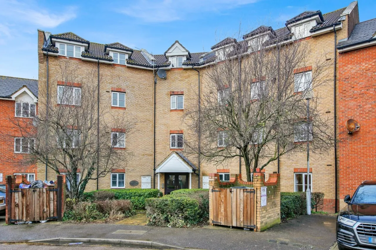 2 bed flat for sale, Ridley Close, Barking, IG11