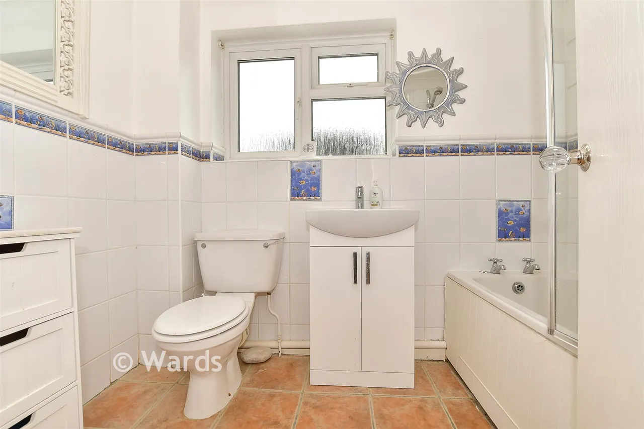 Kenward Court, Hadlow, TN11, photo 15