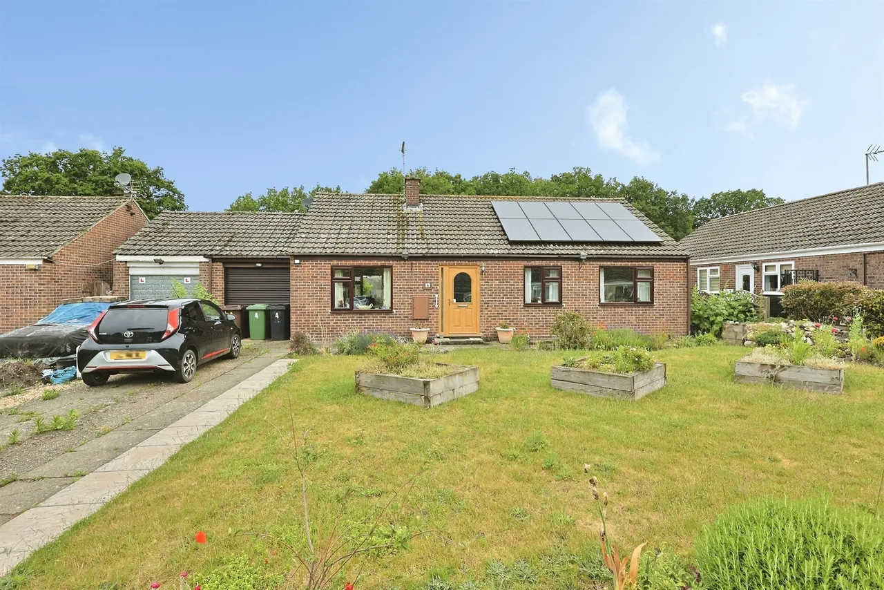 3 bed house for sale, Elizabeth Drive, Necton, PE37