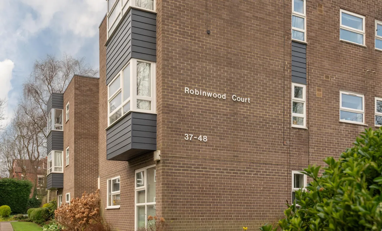 2 bed flat to rent, Robinwood Court, Roundhay, LS8