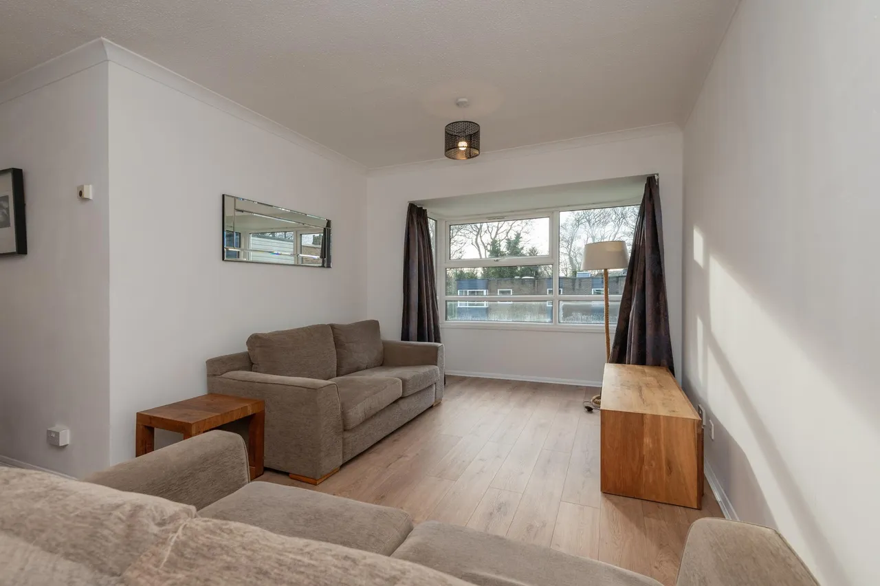 Robinwood Court, Roundhay, LS8, photo 2