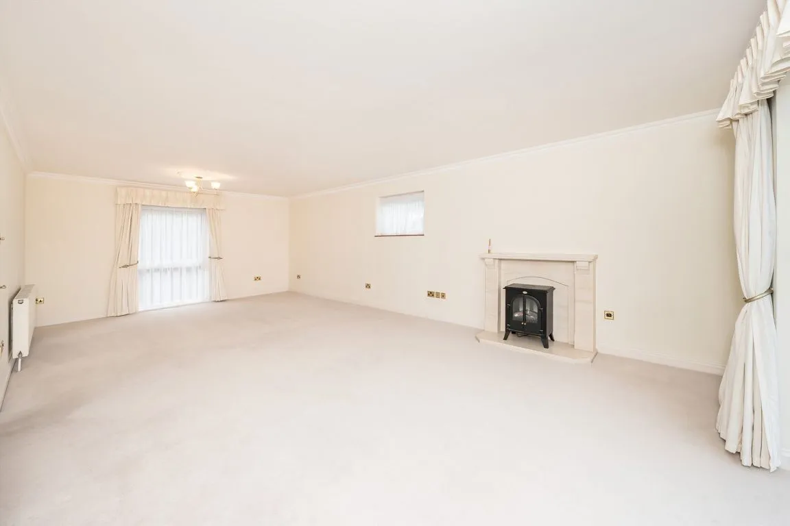 Hillrise, Walton-On-Thames, KT12, photo 2