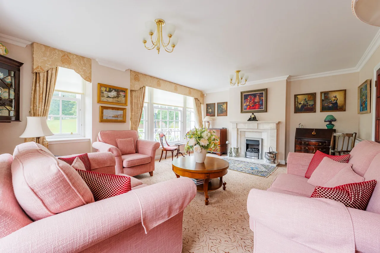 Southwood Place, Newton Mearns, photo 2