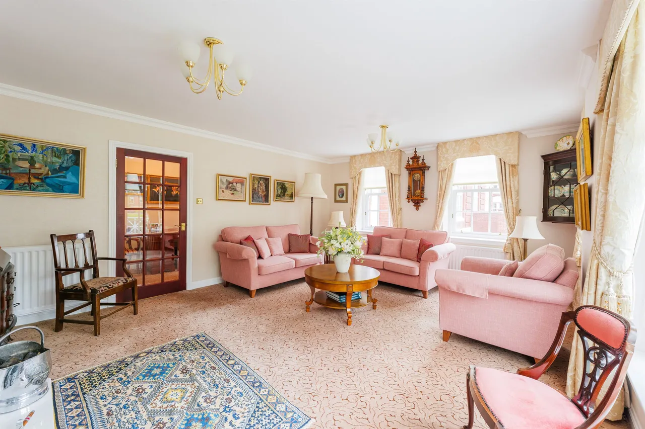 Southwood Place, Newton Mearns, photo 4