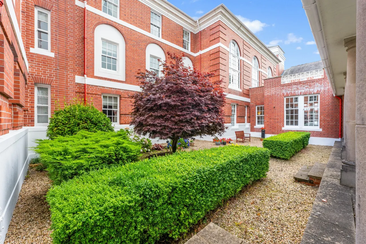 Southwood Place, Newton Mearns, photo 18