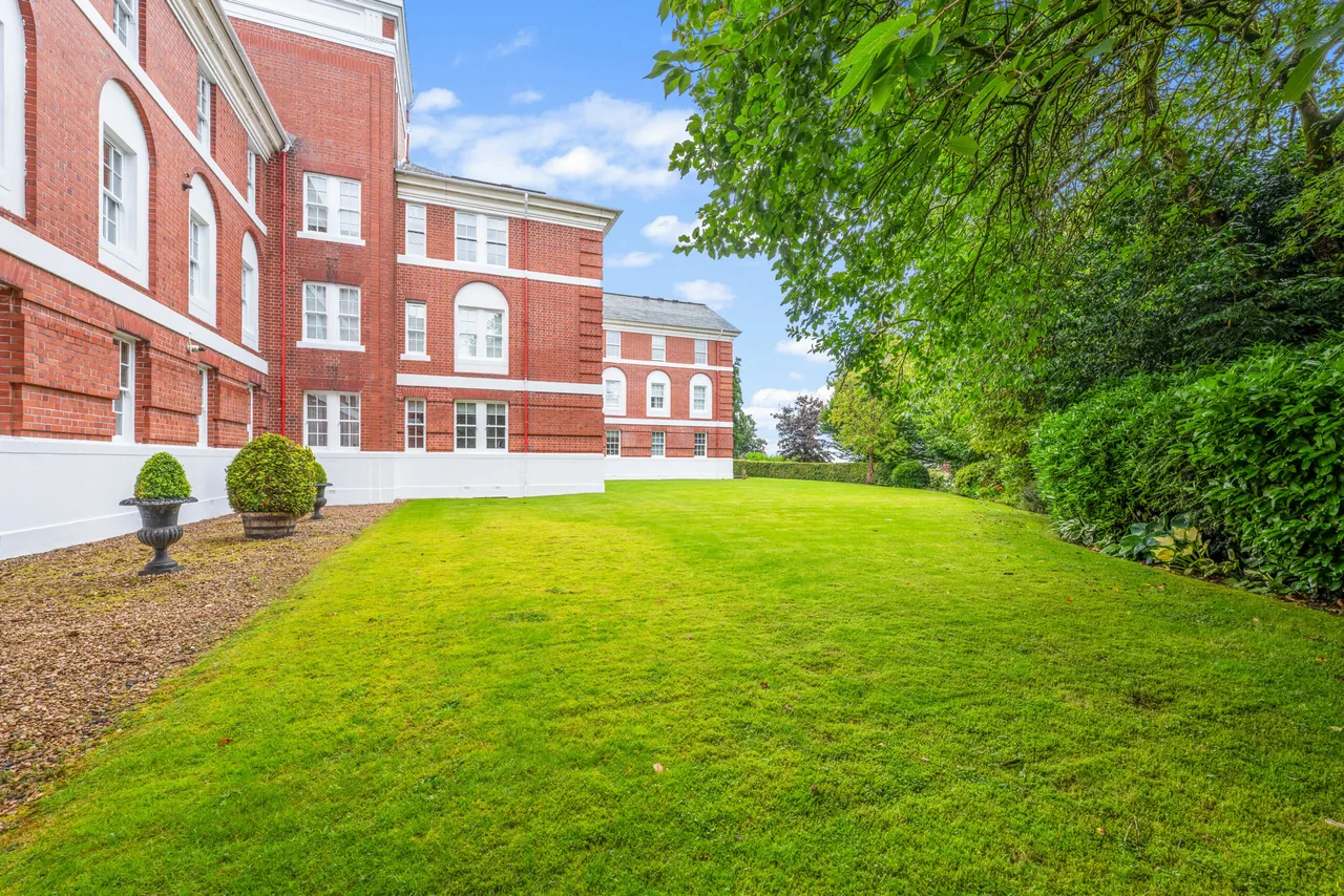 Southwood Place, Newton Mearns, photo 17