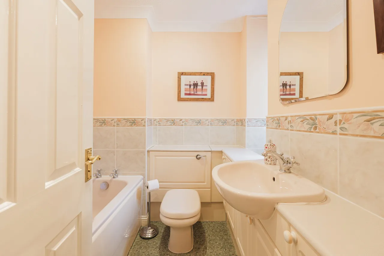 Southwood Place, Newton Mearns, photo 14
