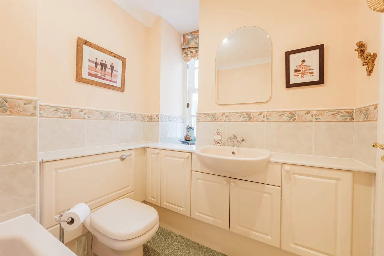 Southwood Place, Newton Mearns, photo 15