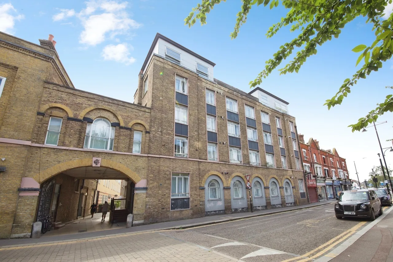 1 bed flat for sale — High Street, ROMFORD, Essex, RM1