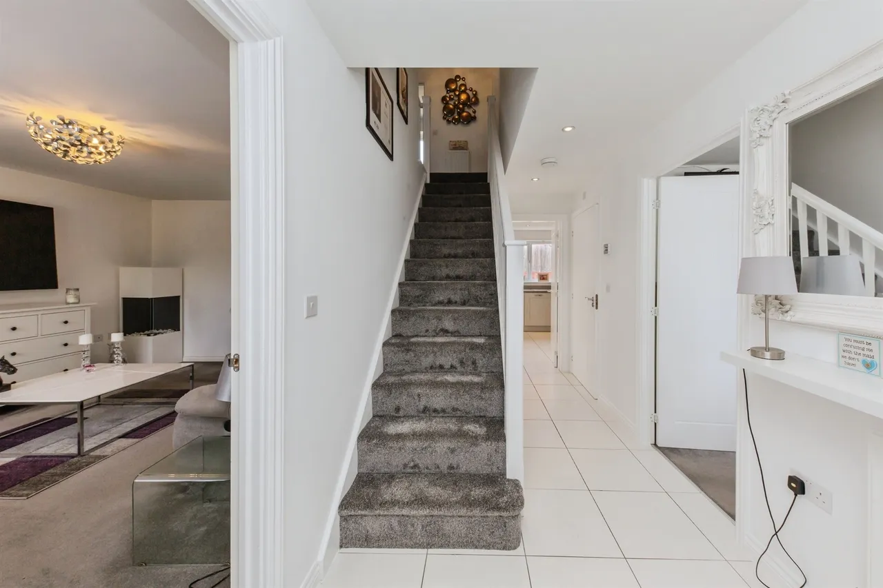 Heath Place, Winsford, photo 3