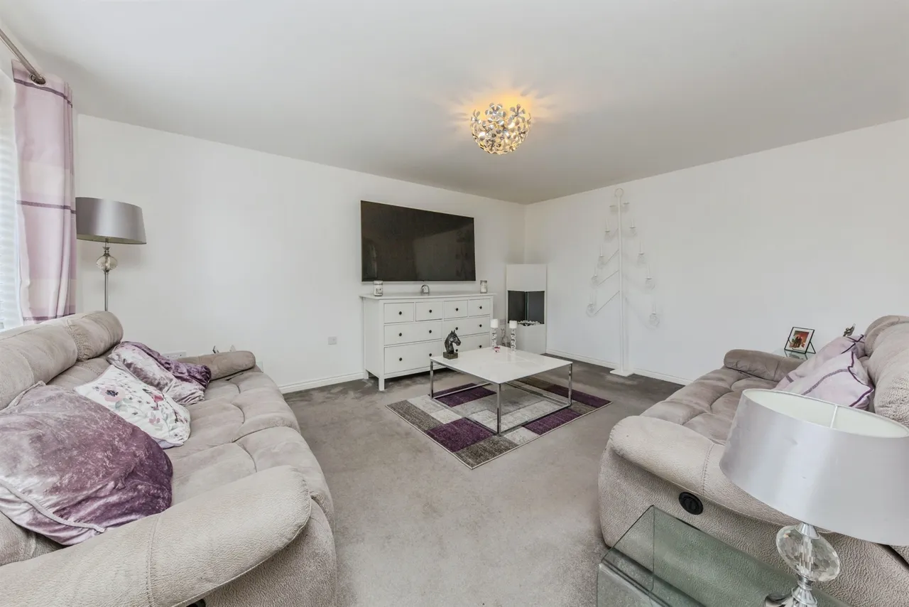 Heath Place, Winsford, photo 6