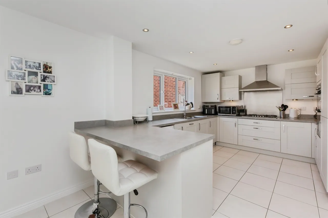 Heath Place, Winsford, photo 10