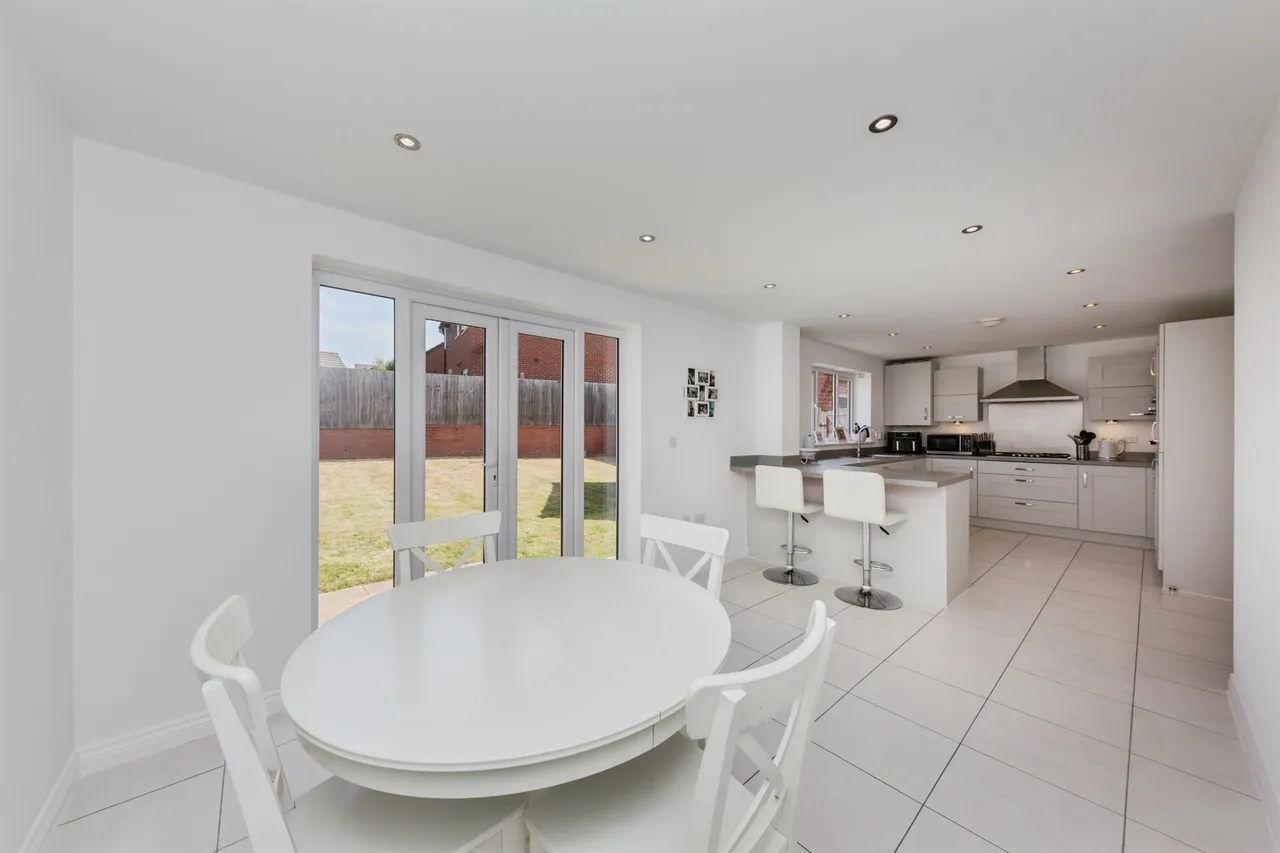 Heath Place, Winsford, photo 12
