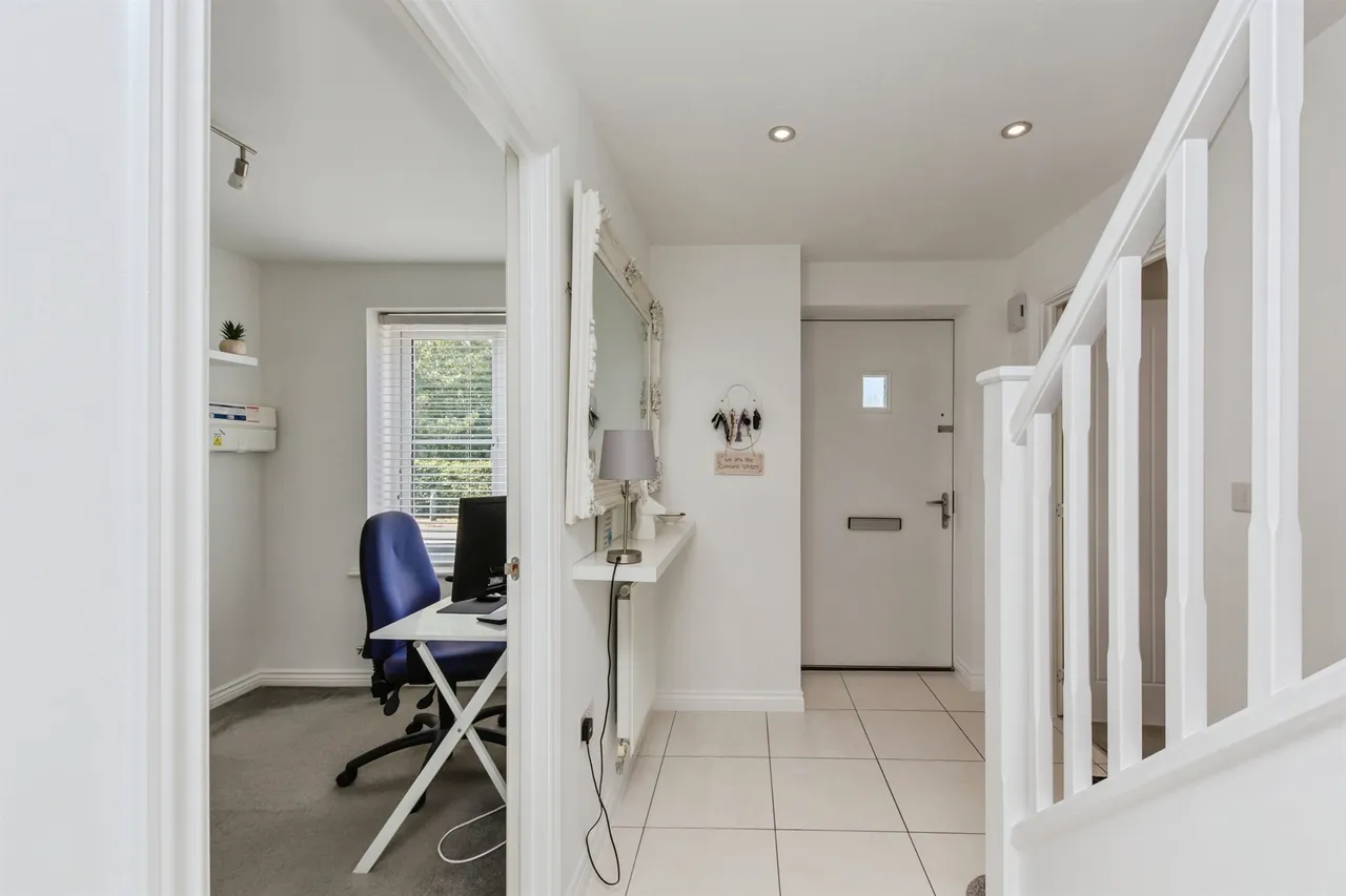 Heath Place, Winsford, photo 4