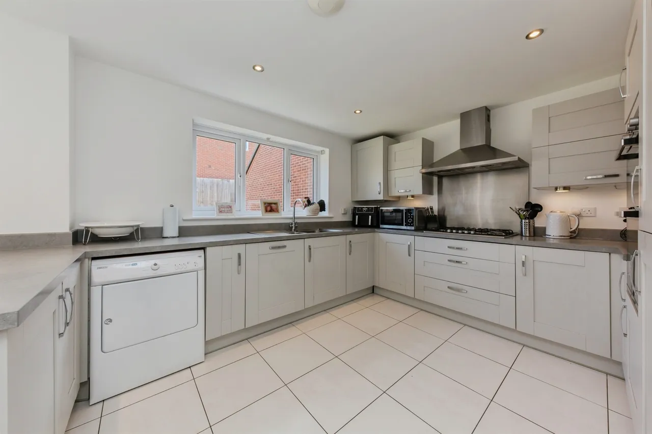 Heath Place, Winsford, photo 8