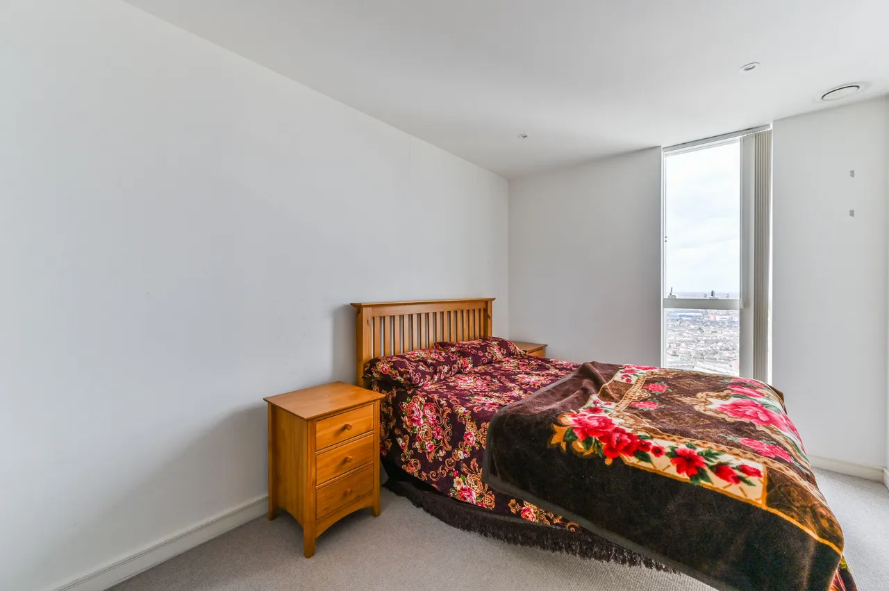Flat 340 Pinnacle Apartments, 11 Saffon Central Square, photo 4