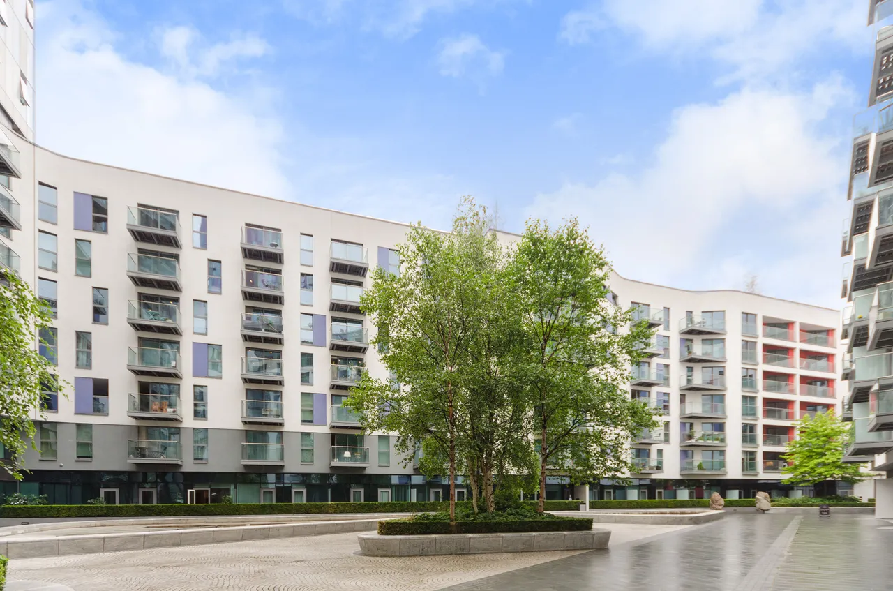 Flat 340 Pinnacle Apartments, 11 Saffon Central Square, photo 10