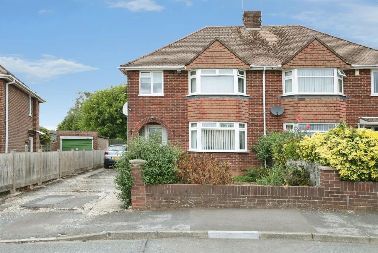 3 bed house for sale, Newmer Road, High Wycombe, HP12