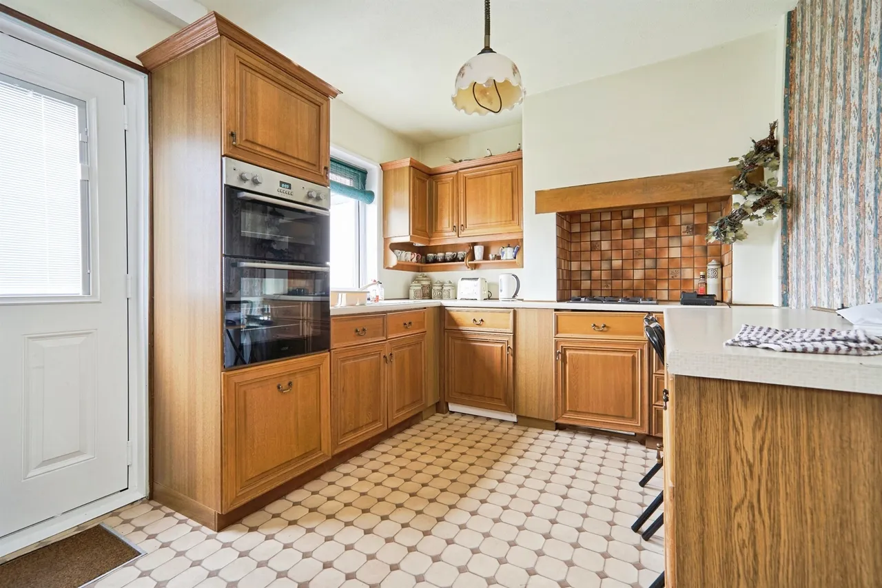 Sunnybank Crescent, Yeadon, Leeds, photo 2