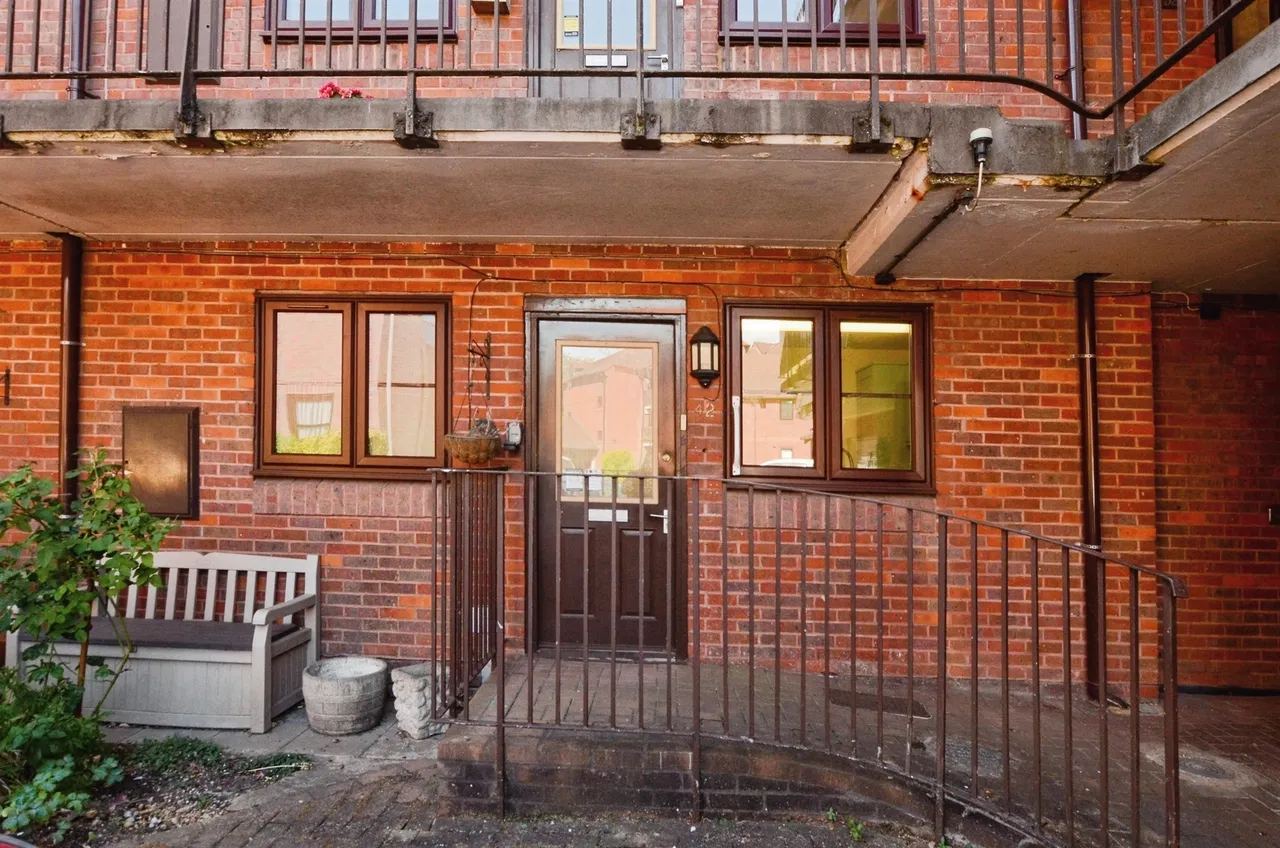 1 bed flat for sale — Town Bridge Court, Chesham